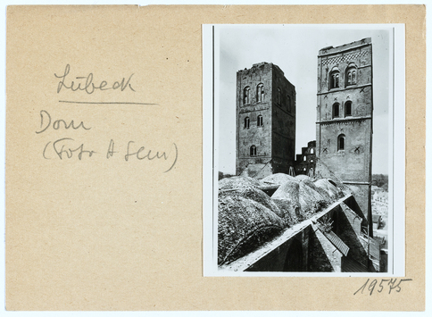 Vorschaubild Lübeck: Dom, Türme und Gewölbe nach Zerstörung 1942 (Diakartei) 